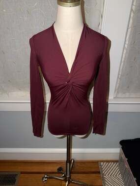 Aritzia Contour Twist Long Sleeve Top in Spiced Burgundy size XS